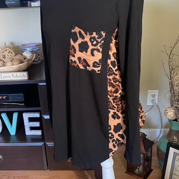 🆕 Women's Zenana Long Sleeve Black and Leopard Tunic Top - Size M - Picture 3 of 10